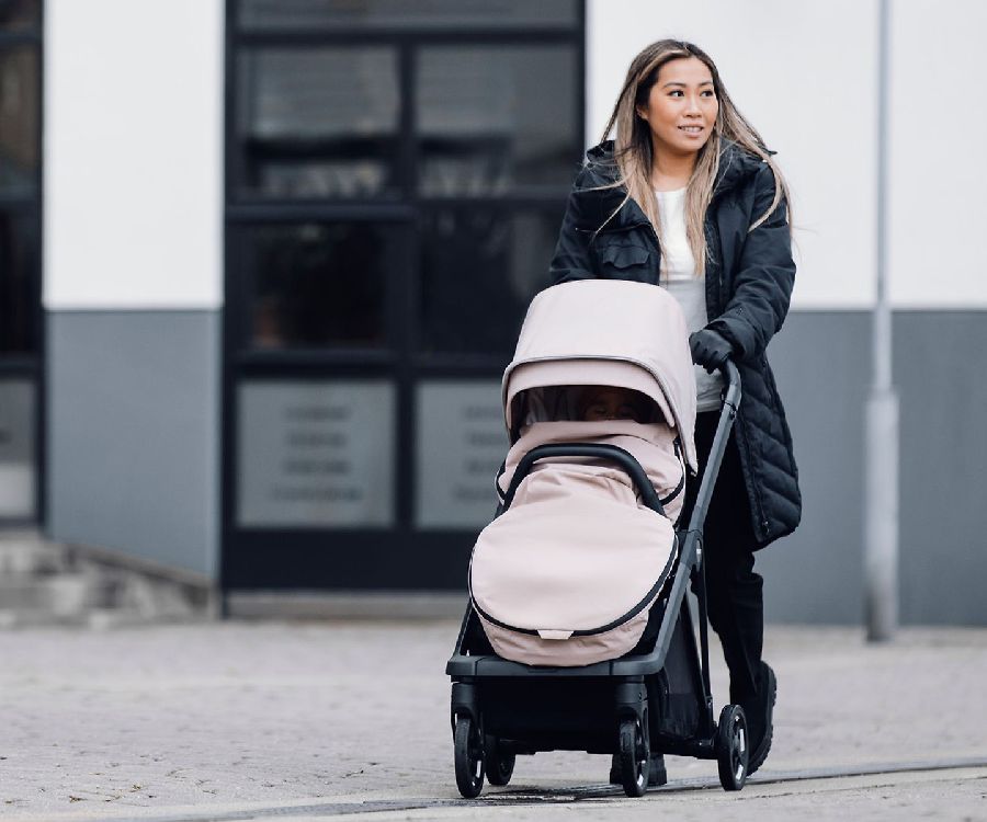 Voetenzak Thule Footmuff, geschikt voor wandelwagen/buggy/fietskar Thule Glide 2/Urban Glide 2/Urban Glide 2 Double/Urban Glide 3/Urban Glide 3 Double/Urban Glide 4-wheel/Sleek/Spring/Shine/Coaster XT 2/Courier 2/Chariot Cab 2/Chariot Lite 1/Chariot Lite 2/Chariot Cross 1 G3/Chariot Cross 2 G3/Chariot Sport 1 G3/Chariot Sport 2 G3