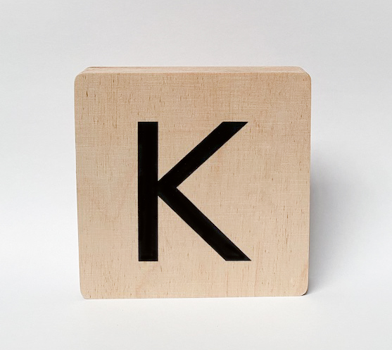 Houten letter MINIMOU K