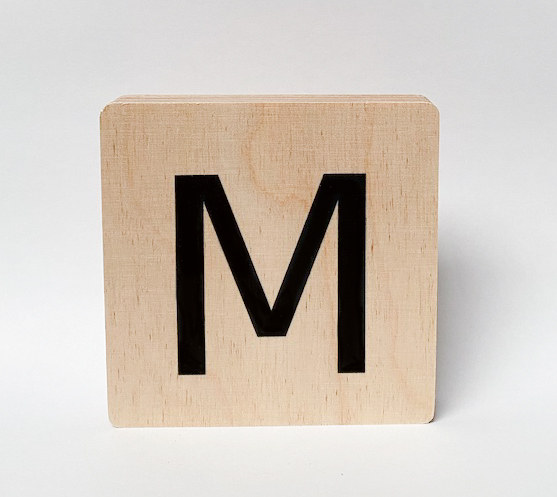Houten letter MINIMOU M