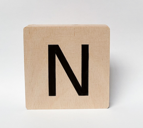 Houten letter MINIMOU N