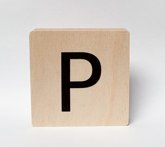 Houten letter MINIMOU P