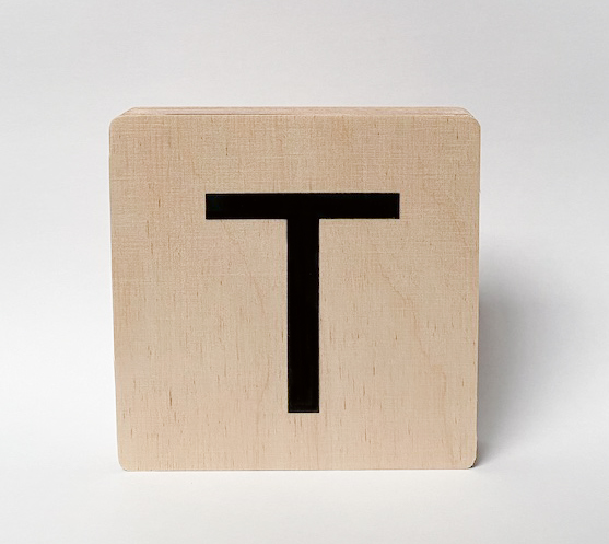 Houten letter MINIMOU T
