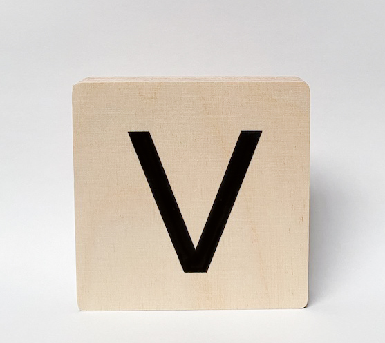 Houten letter MINIMOU V