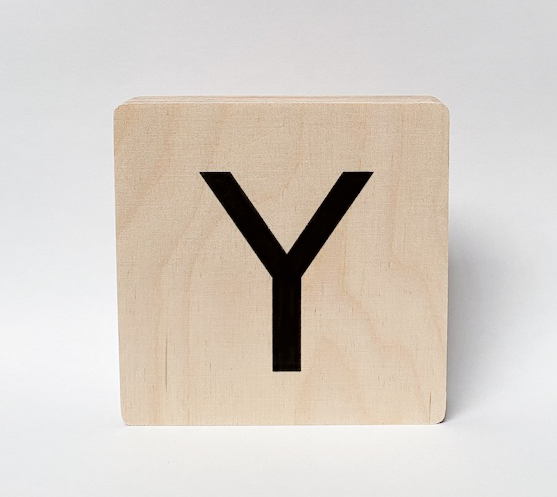 Houten letter MINIMOU Y