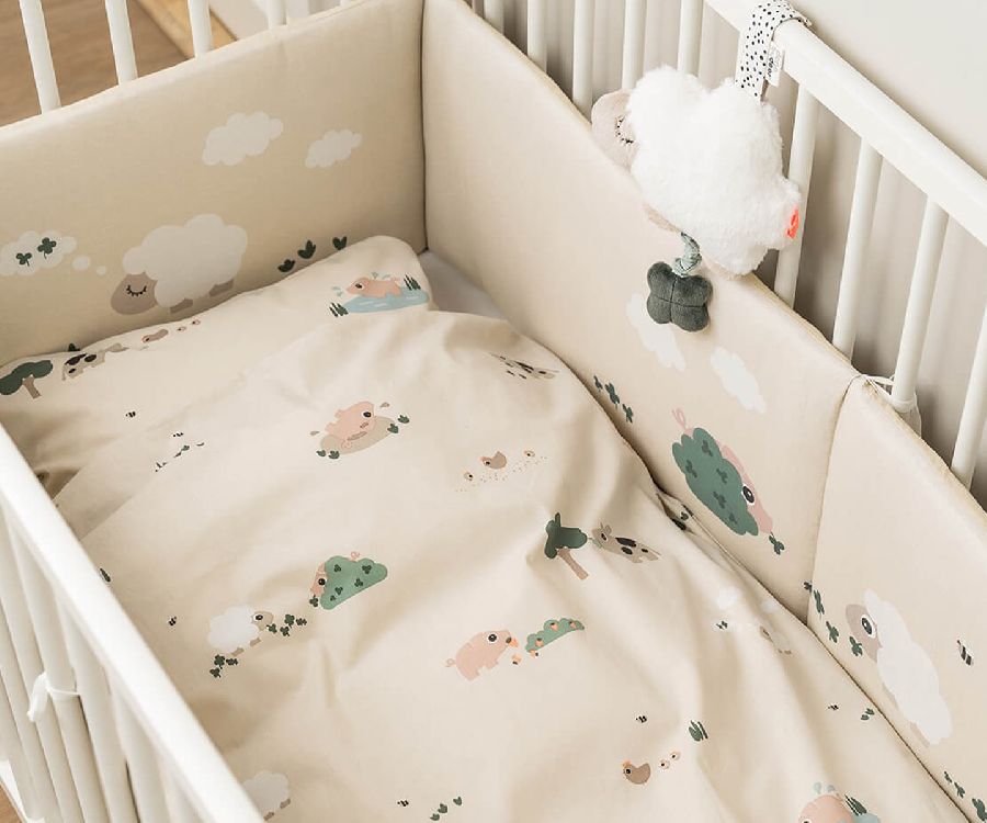 Tochtkussen Done by Deer Tiny Farm, geschikt voor babybed 60x120 | Padded Bedbumper
